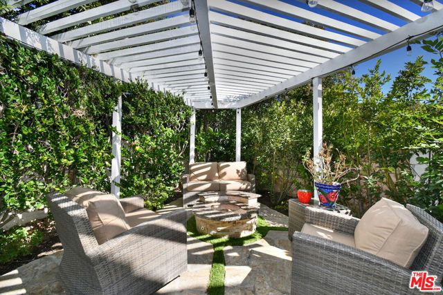 3661 El Encanto Drive, Calabasas, CA 91302