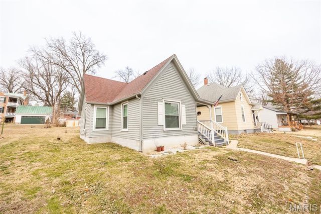 319 W Dee Street, Lebanon, IL 62254