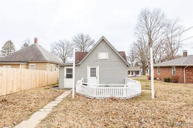 319 W Dee Street, Lebanon, IL 62254