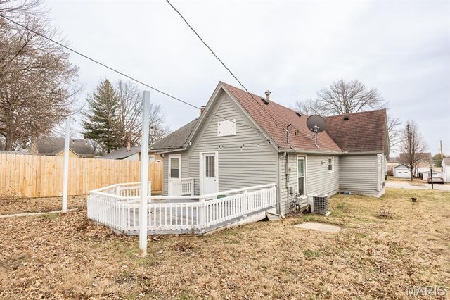 319 W Dee Street, Lebanon, IL 62254