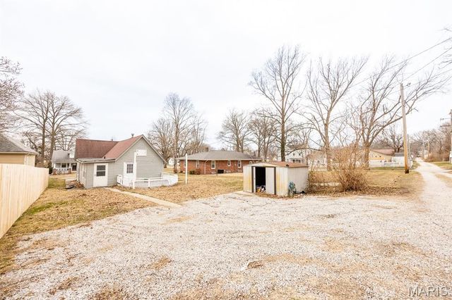 319 W Dee Street, Lebanon, IL 62254