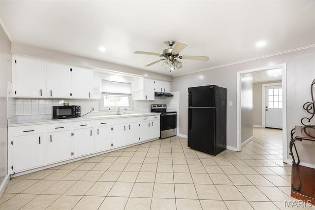 319 W Dee Street, Lebanon, IL 62254