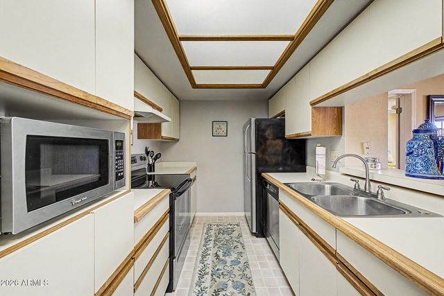 10410 N CAVE CREEK Road 2210, Phoenix, AZ 85020