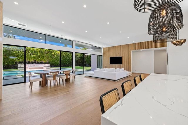 473 N Burton Way, Palm Springs, CA 92262