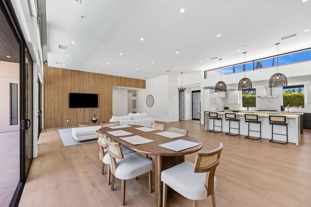 473 N Burton Way, Palm Springs, CA 92262