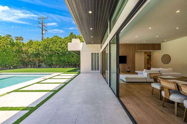 473 N Burton Way, Palm Springs, CA 92262