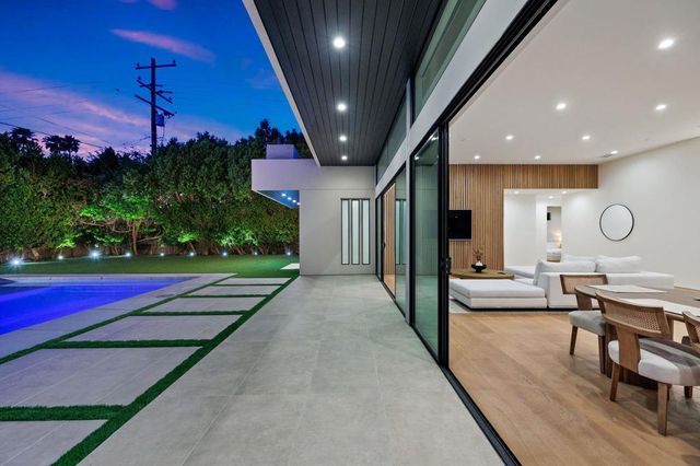 473 N Burton Way, Palm Springs, CA 92262