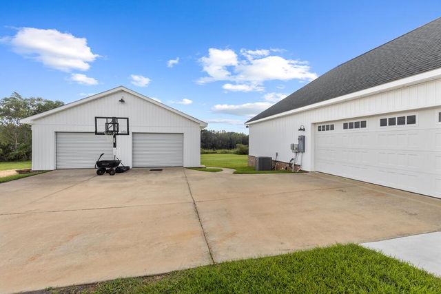 2020 Middleton Rd, Dothan, AL 36301