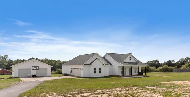 2020 Middleton Rd, Dothan, AL 36301