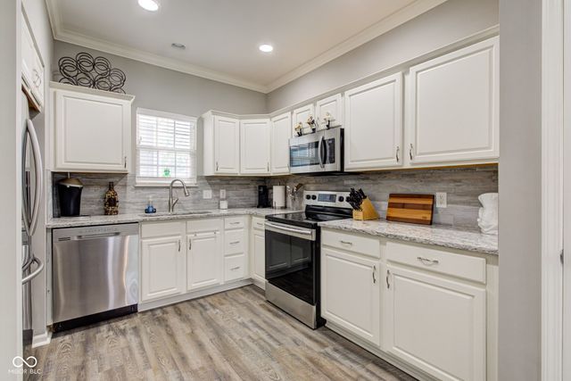 13879 Meadow Grass Way, Fishers, IN 46038