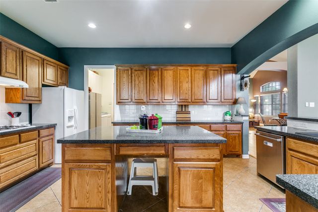 1014 Amesbury Drive, Murphy, TX 75094