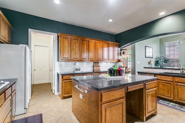 1014 Amesbury Drive, Murphy, TX 75094