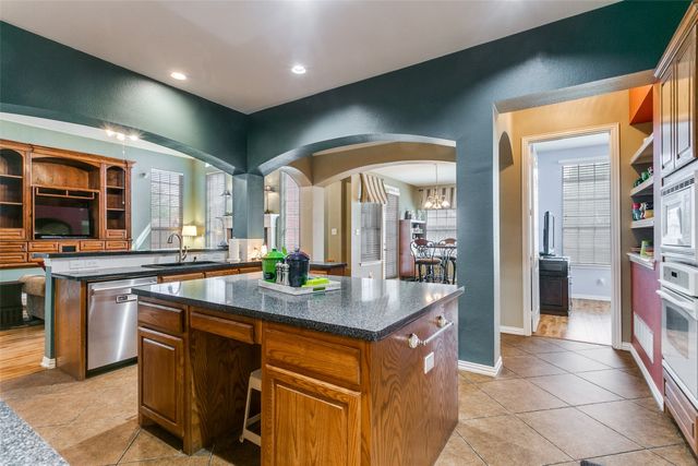 1014 Amesbury Drive, Murphy, TX 75094