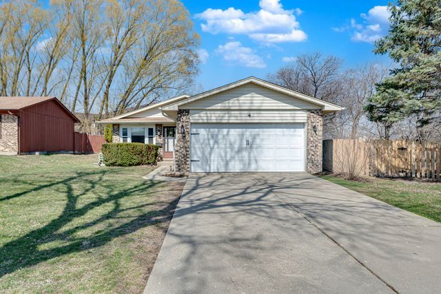 4 W Beech Drive, Schaumburg, IL 60193