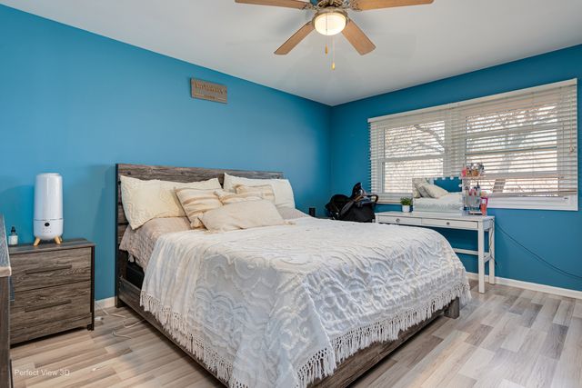 4 W Beech Drive, Schaumburg, IL 60193