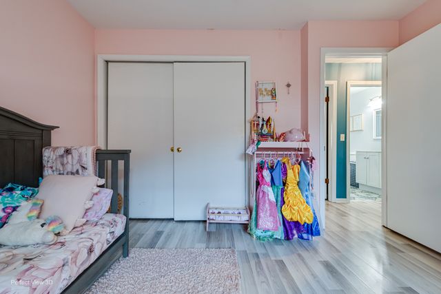 4 W Beech Drive, Schaumburg, IL 60193