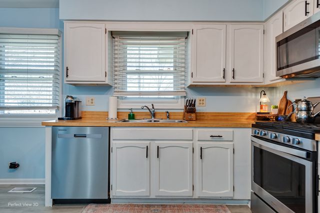 4 W Beech Drive, Schaumburg, IL 60193