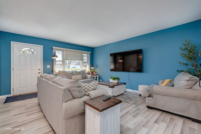 4 W Beech Drive, Schaumburg, IL 60193