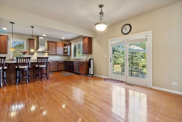 391 Lake Run Lane, North Aurora, IL 60542