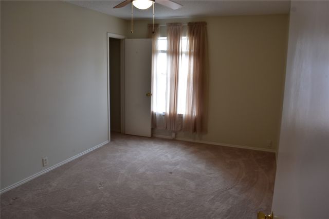 7018 Bridlewood Drive, Arlington, TX 76002