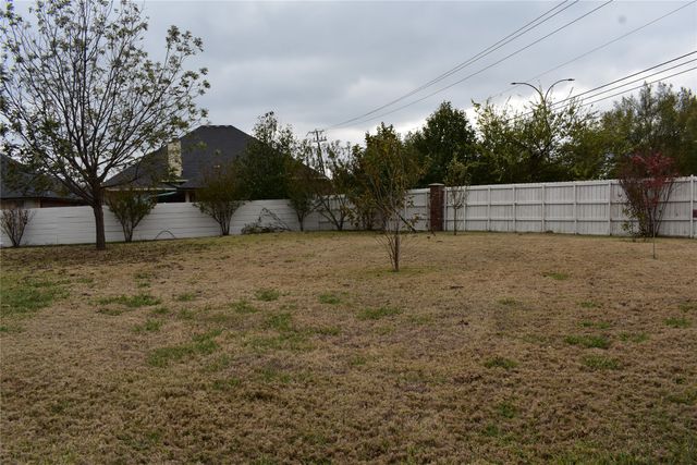 7018 Bridlewood Drive, Arlington, TX 76002