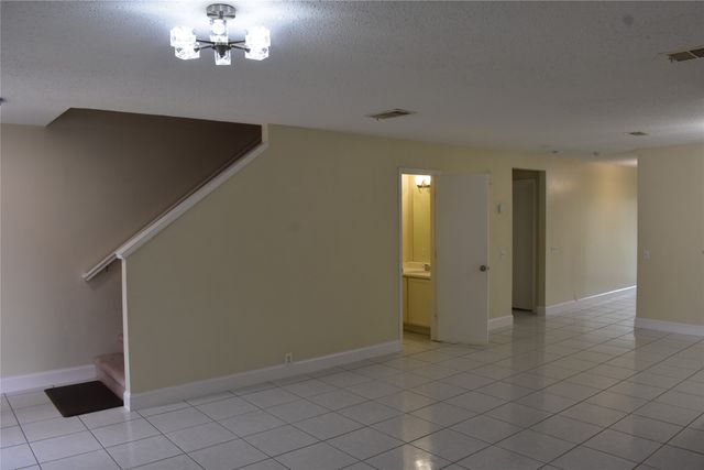 7018 Bridlewood Drive, Arlington, TX 76002