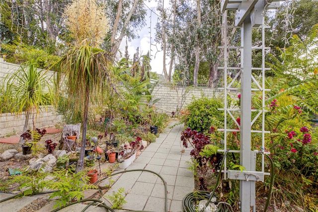 10330 Woodward, Sunland, CA 91040