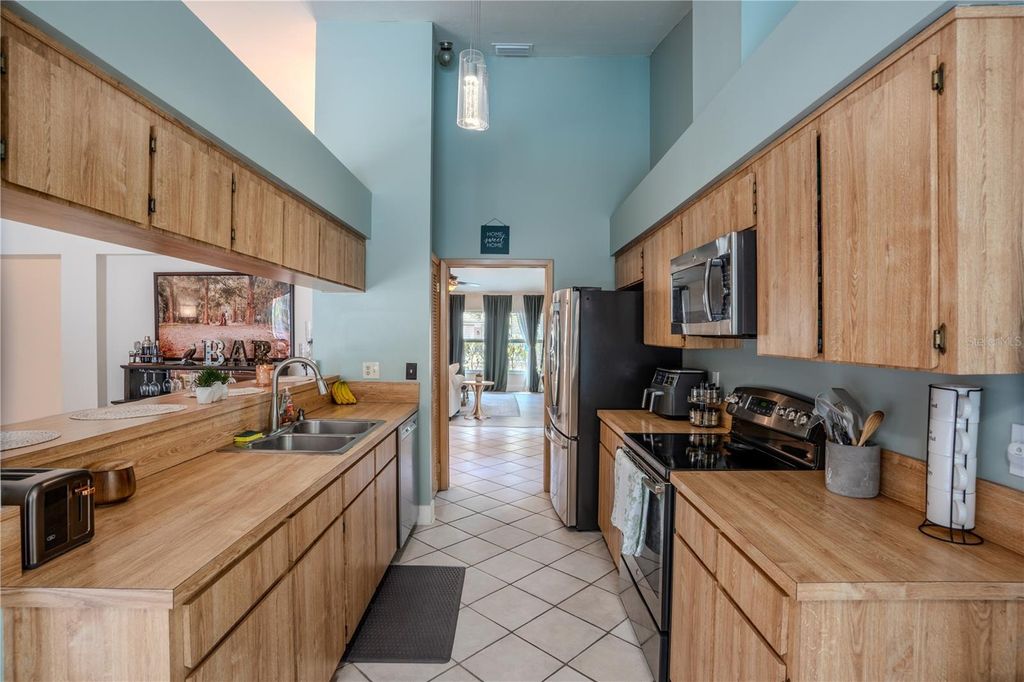 Image 15 of property listing at 12111 STEPPINGSTONE BOULEVARD, Tampa, FL 33635