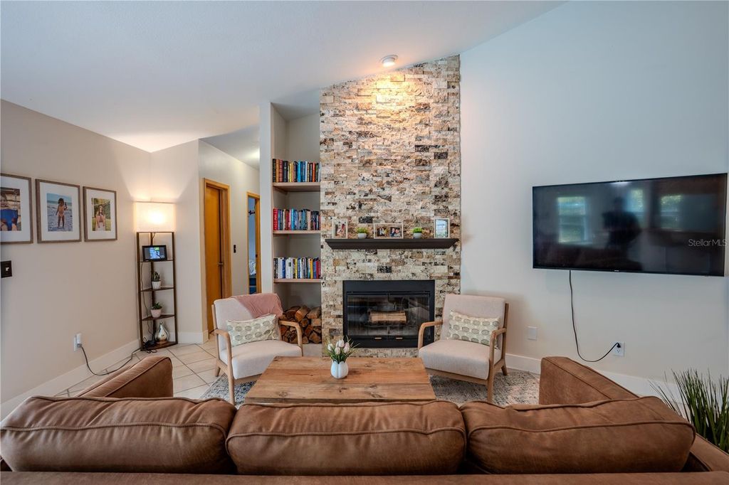 Image 10 of property listing at 12111 STEPPINGSTONE BOULEVARD, Tampa, FL 33635