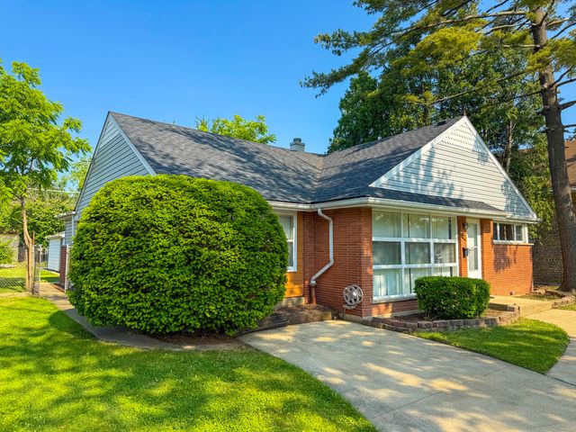 917 Bristol Avenue, Westchester, IL 60154