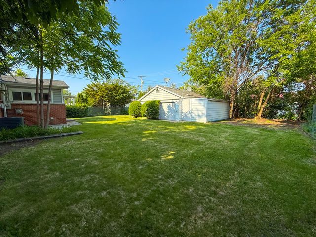 917 Bristol Avenue, Westchester, IL 60154