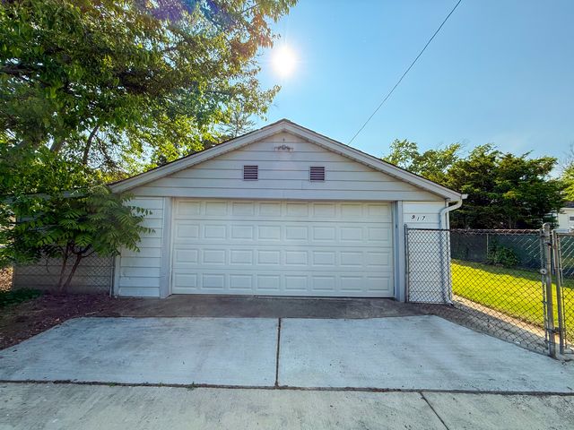 917 Bristol Avenue, Westchester, IL 60154