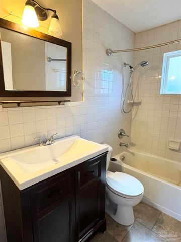 1010 Hawthorn Dr, Pensacola, FL 32507