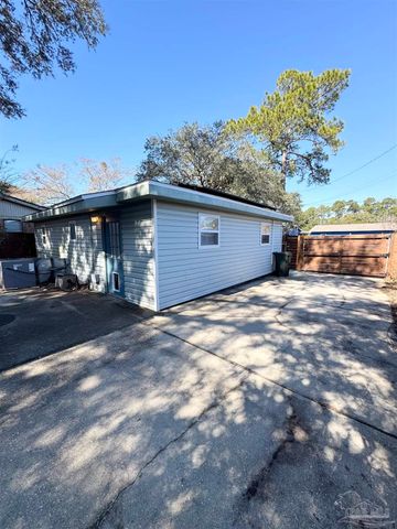 1010 Hawthorn Dr, Pensacola, FL 32507