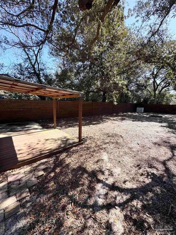 1010 Hawthorn Dr, Pensacola, FL 32507