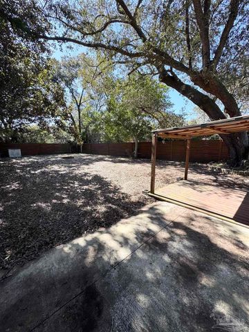 1010 Hawthorn Dr, Pensacola, FL 32507