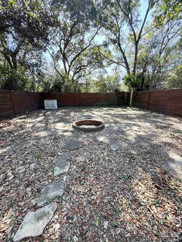 1010 Hawthorn Dr, Pensacola, FL 32507