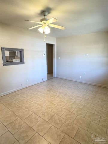 1010 Hawthorn Dr, Pensacola, FL 32507