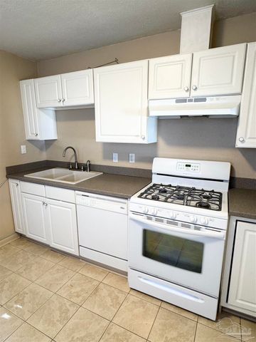 1010 Hawthorn Dr, Pensacola, FL 32507