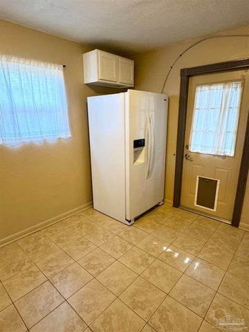 1010 Hawthorn Dr, Pensacola, FL 32507