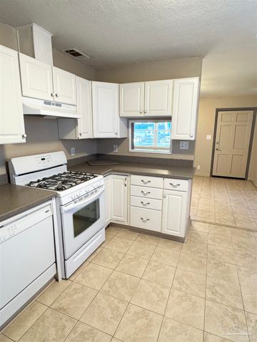 1010 Hawthorn Dr, Pensacola, FL 32507