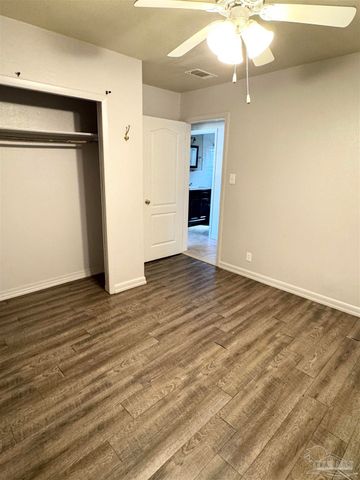 1010 Hawthorn Dr, Pensacola, FL 32507