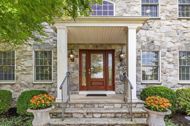 2 Scenic Hills Ct, Montgomery Twp., NJ 08502