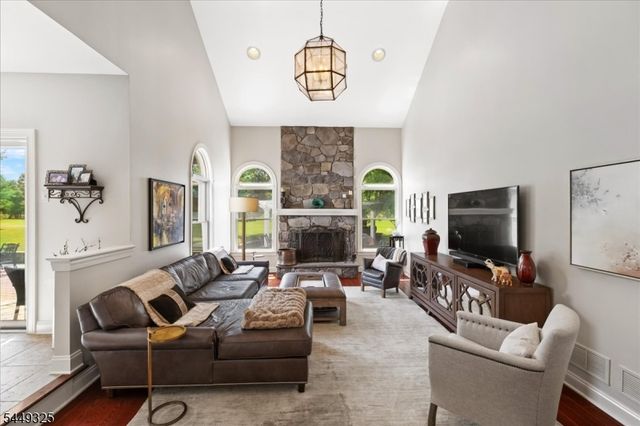 2 Scenic Hills Ct, Montgomery Twp., NJ 08502