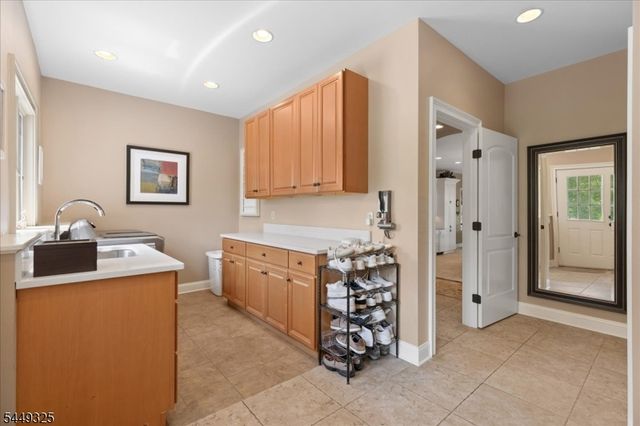 2 Scenic Hills Ct, Montgomery Twp., NJ 08502