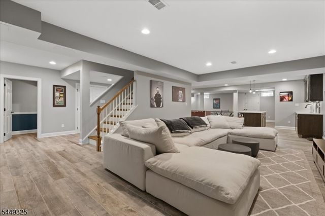 2 Scenic Hills Ct, Montgomery Twp., NJ 08502