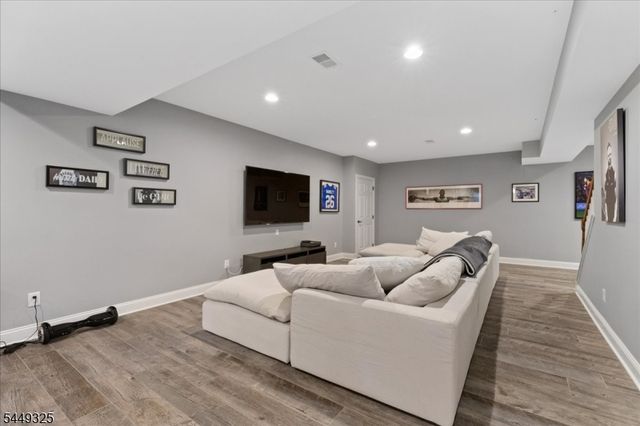 2 Scenic Hills Ct, Montgomery Twp., NJ 08502
