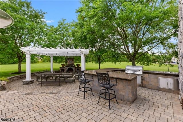 2 Scenic Hills Ct, Montgomery Twp., NJ 08502