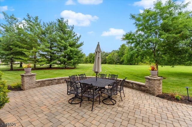 2 Scenic Hills Ct, Montgomery Twp., NJ 08502