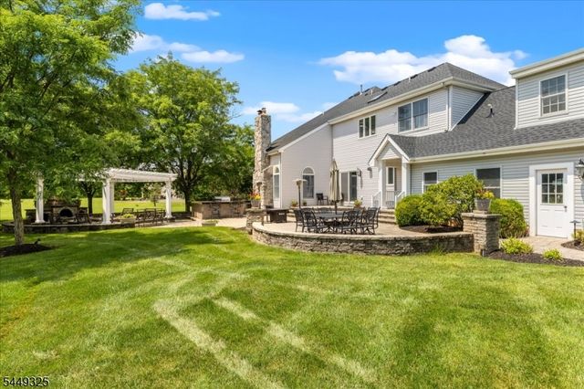 2 Scenic Hills Ct, Montgomery Twp., NJ 08502